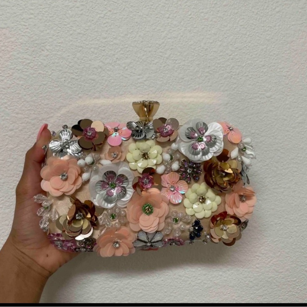 Unique Gorgeous Flowers Clutch 🔥